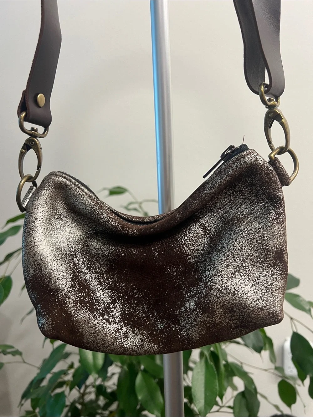 Jess Conti Metallic Brown Women’s Crossbody bag, leather straps